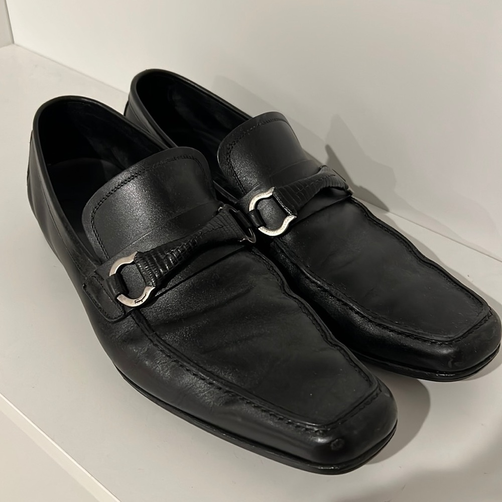 100% authentic Ferrgamo mens loafer/dress shoe